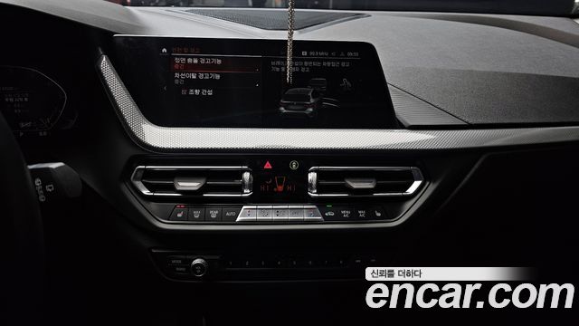 BMW 1 Series (F40) 120i Sports 2023 — фото 15