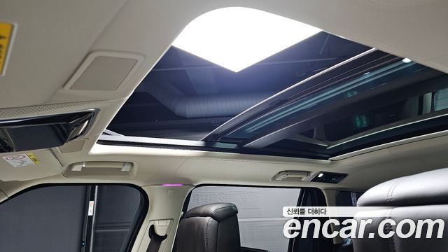 Land Rover Range Rover (IV) 4.4 SDV8 AB LWB DIESEL 2019 — фото 19