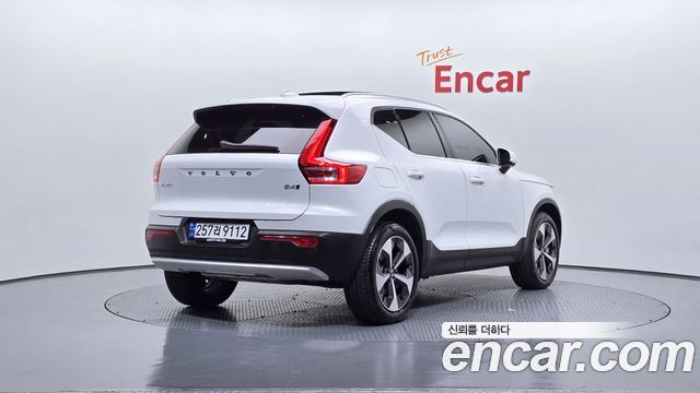 Volvo XC40 B4 Ultra Bright 2024 — фото 2