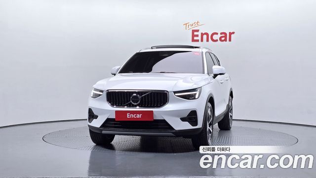 Volvo XC40 B4 Ultra Bright 2024 — фото 3