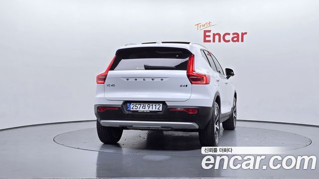 Volvo XC40 B4 Ultra Bright 2024 — фото 4