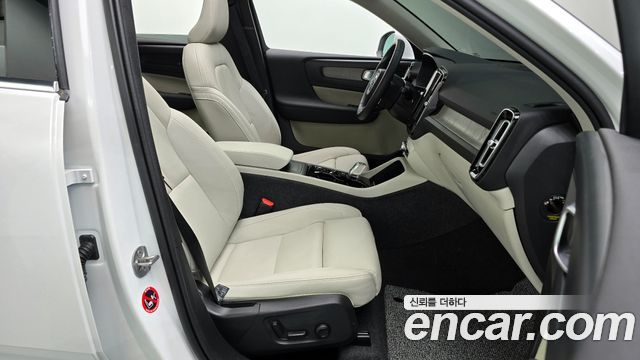 Volvo XC40 B4 Ultra Bright 2024 — фото 10