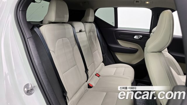 Volvo XC40 B4 Ultra Bright 2024 — фото 12