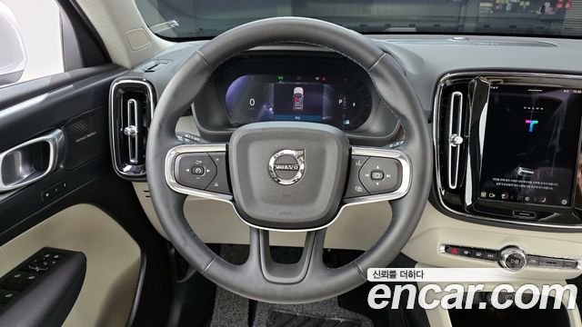 Volvo XC40 B4 Ultra Bright 2024 — фото 14