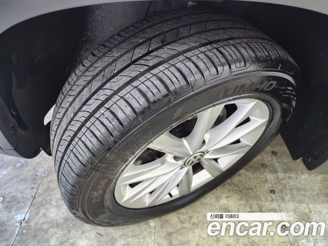 Volkswagen Tiguan 2.0 TDI Comfort 5N 2015 — фото 16