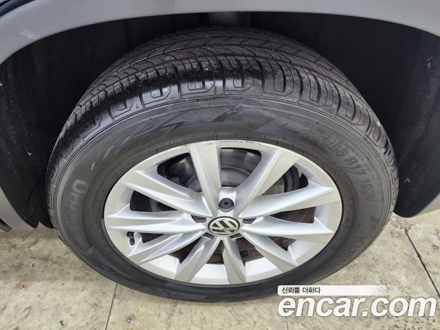 Volkswagen Tiguan 2.0 TDI Comfort 5N 2015 — фото 17