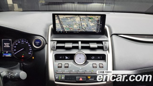 Lexus NX300h Executive 2018 — фото 14