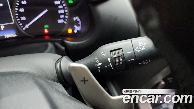 Lexus NX300h Executive 2018 — фото 17