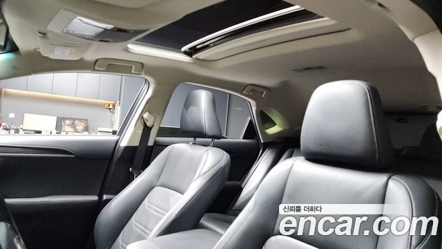 Lexus NX300h Executive 2018 — фото 18