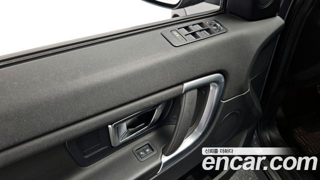 Land Rover Discovery Sport 2.0 TD4 SE 2016 — фото 18