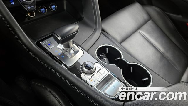 Genesis G70 Gasoline 2.0T 4WD 2022 — фото 9