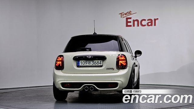 MINI Cooper S 5Door Standard 3rd 2021 — фото 4