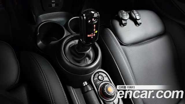 MINI Cooper S 5Door Standard 3rd 2021 — фото 9