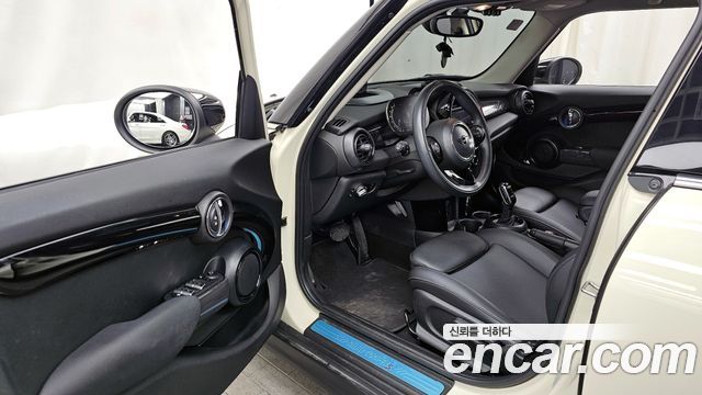 MINI Cooper S 5Door Standard 3rd 2021 — фото 10