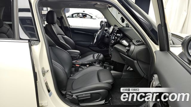 MINI Cooper S 5Door Standard 3rd 2021 — фото 11