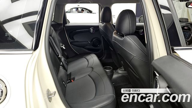 MINI Cooper S 5Door Standard 3rd 2021 — фото 12