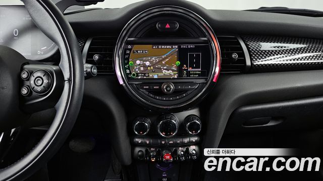 MINI Cooper S 5Door Standard 3rd 2021 — фото 15