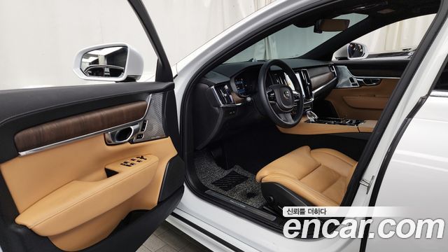 Volvo S90 T8 AWD Ultimate Bright 2023 — фото 10