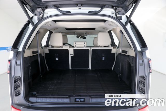 Land Rover Discovery 5 3.0 SD6 SE 2019 — фото 21