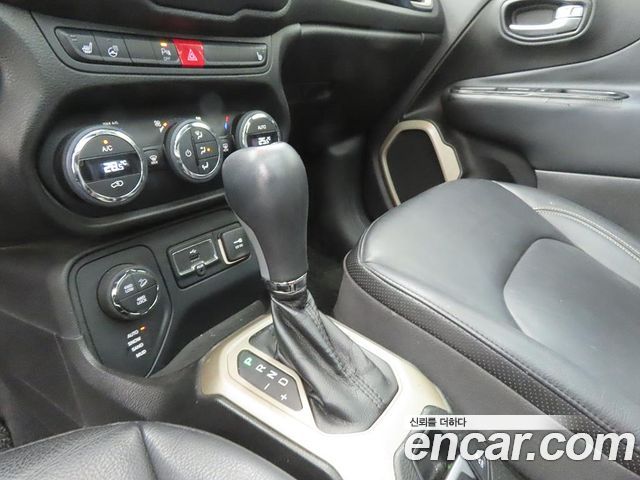 Jeep Renegade 2.0 Diesel Longitude AWD 2015 — фото 15