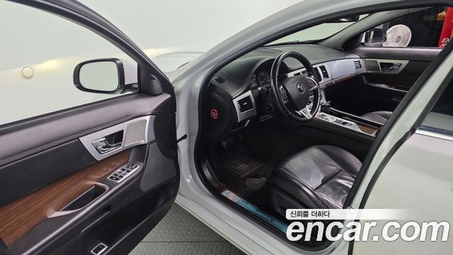 Jaguar XF 2.2D Luxury X250 2015 — фото 11