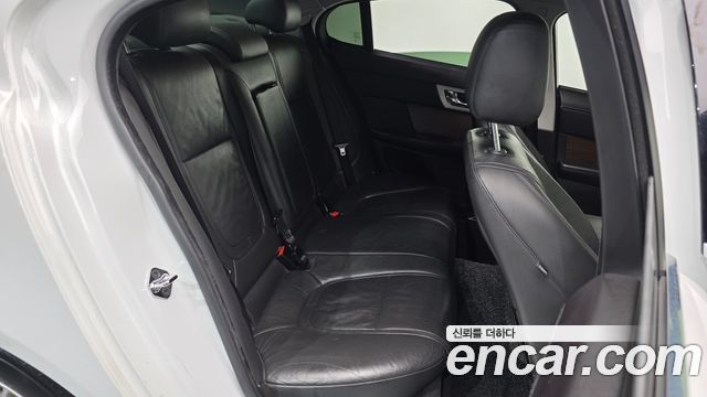 Jaguar XF 2.2D Luxury X250 2015 — фото 12