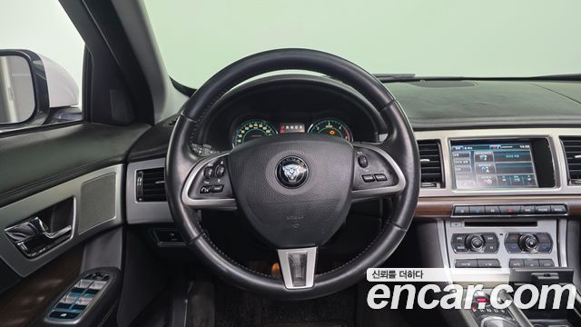 Jaguar XF 2.2D Luxury X250 2015 — фото 13
