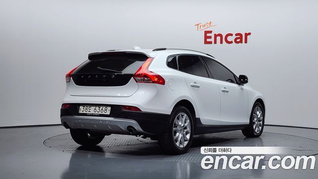Volvo V40 Cross Country D3 2018 — фото 2