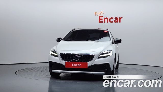 Volvo V40 Cross Country D3 2018 — фото 3