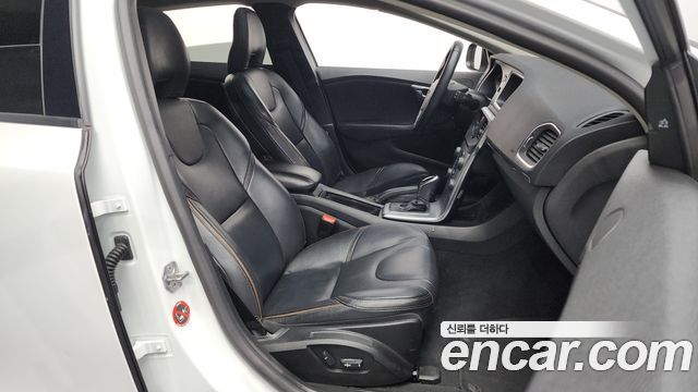 Volvo V40 Cross Country D3 2018 — фото 11