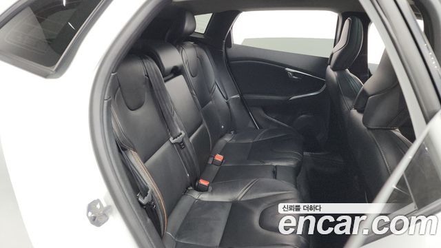 Volvo V40 Cross Country D3 2018 — фото 12