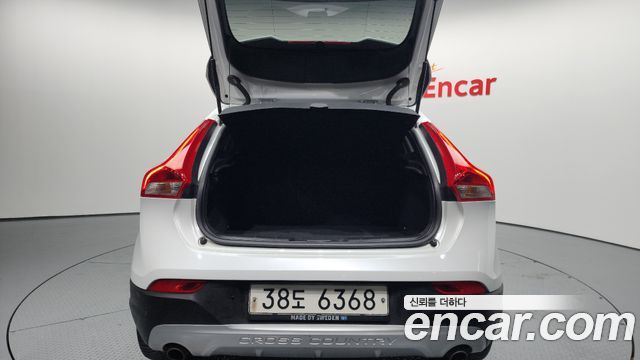 Volvo V40 Cross Country D3 2018 — фото 20