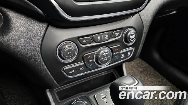 Jeep Cherokee (KL) 2.4 Longitude AWD 2019 — фото 17