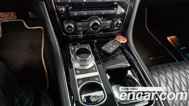 Jaguar XJ 3.0D XJ50 LWB X351 2019 — фото 9