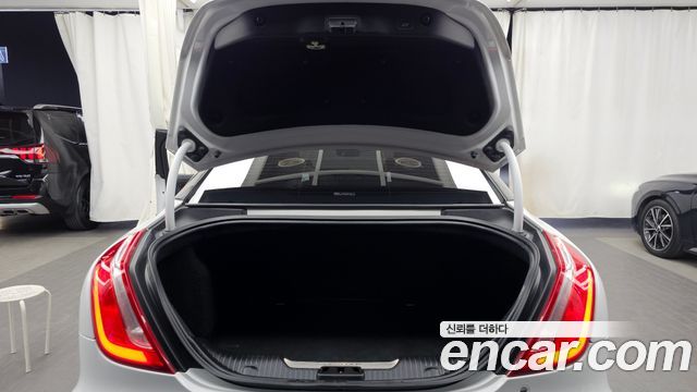 Jaguar XJ 3.0D XJ50 LWB X351 2019 — фото 20