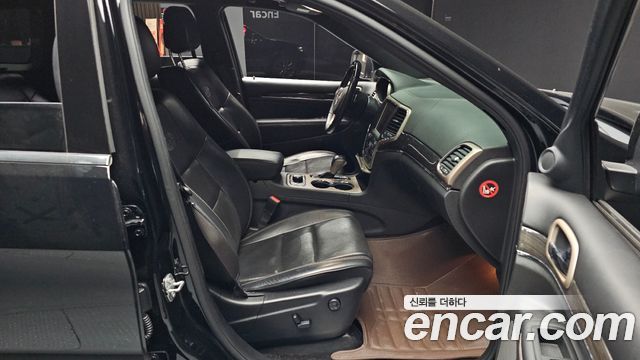 Jeep Grand Cherokee 3.0 Diesel Overland WK2 2017 — фото 12