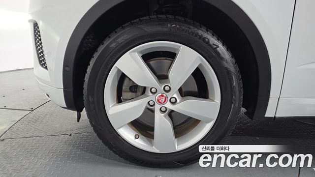 Jaguar E-PACE R250 R-Dynamic SE 2018 — фото 5