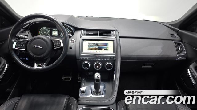 Jaguar E-PACE R250 R-Dynamic SE 2018 — фото 7