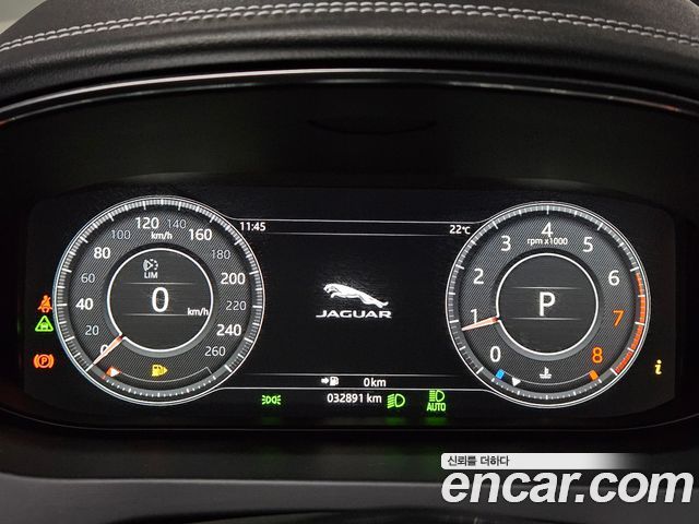Jaguar E-PACE R250 R-Dynamic SE 2018 — фото 8