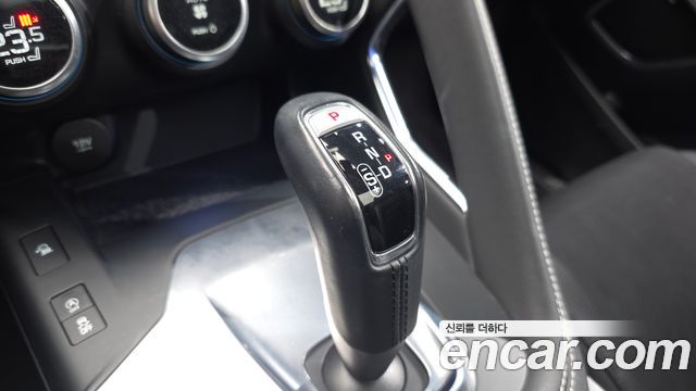 Jaguar E-PACE R250 R-Dynamic SE 2018 — фото 9