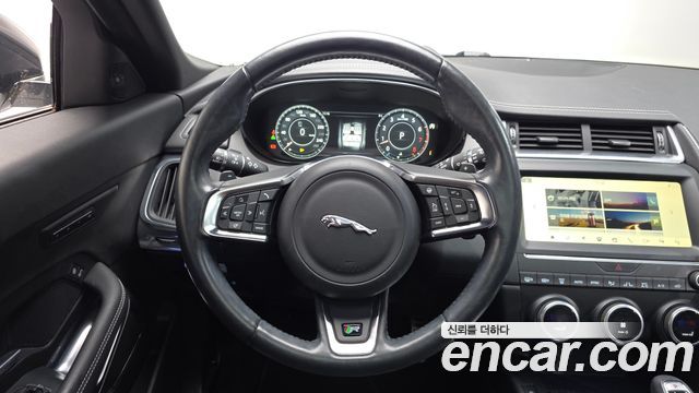 Jaguar E-PACE R250 R-Dynamic SE 2018 — фото 13