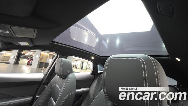 Jaguar E-PACE R250 R-Dynamic SE 2018 — фото 17