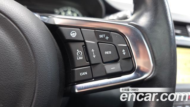 Jaguar E-PACE R250 R-Dynamic SE 2018 — фото 19
