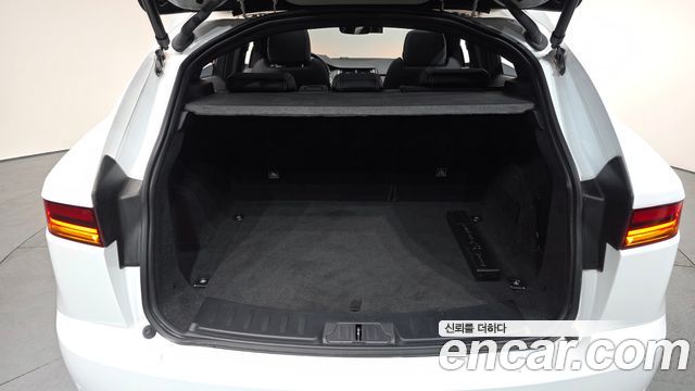 Jaguar E-PACE R250 R-Dynamic SE 2018 — фото 20