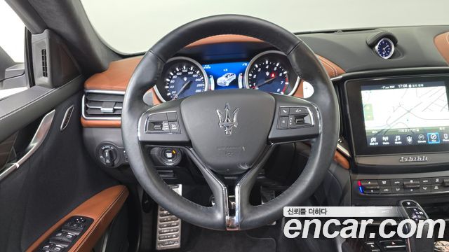Maserati Ghibli 3.0 GranLusso 3rd 2020 — фото 13