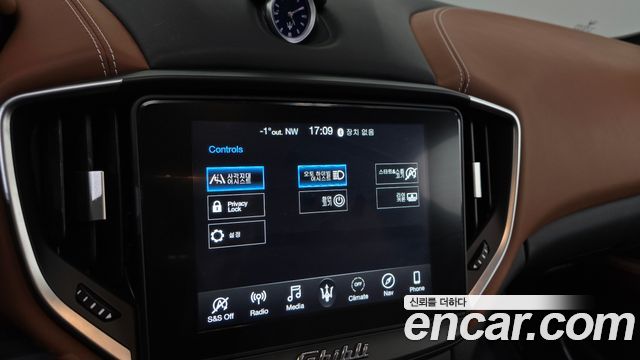 Maserati Ghibli 3.0 GranLusso 3rd 2020 — фото 15