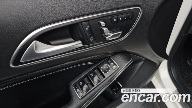 Mercedes-Benz GLA-Class (X156) GLA220 Premium 2019 — фото 17