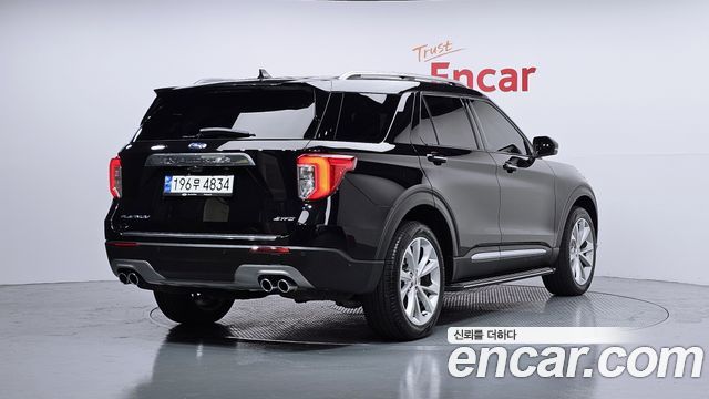 Ford Explorer (VI) 3.0 Platinum 4WD 2023 — фото 2
