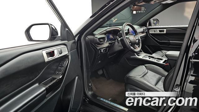 Ford Explorer (VI) 3.0 Platinum 4WD 2023 — фото 11