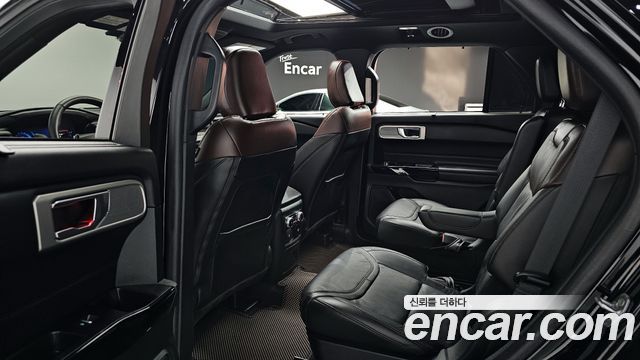 Ford Explorer (VI) 3.0 Platinum 4WD 2023 — фото 12